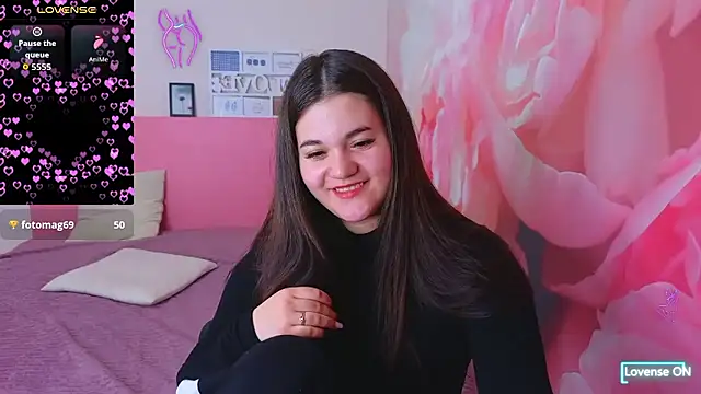 ElinaMils' Live XXX Chat