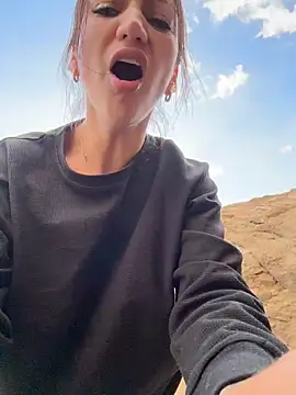 Ninabigtitied's Webcam Show