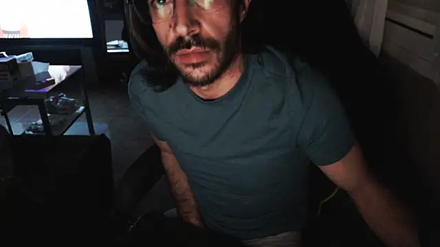 Blackroseyzeus: διαδικτυακό σόου στην κάμερα