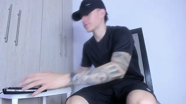 enzo_bvlgari élő XXX-chatje