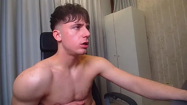 XXX chat uživo modela KellenWest