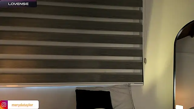 Chatroom XXX en direct de MERIDA_TAYLOR