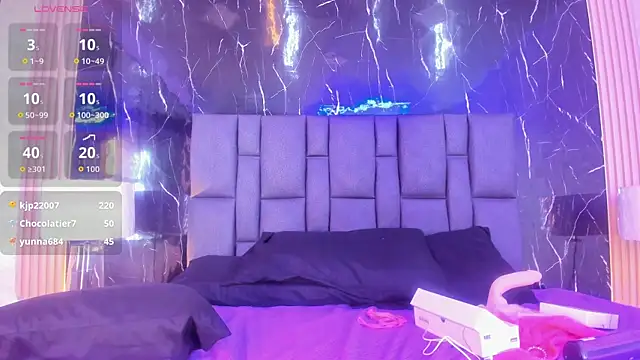 BustyGlow's Live XXX Chat