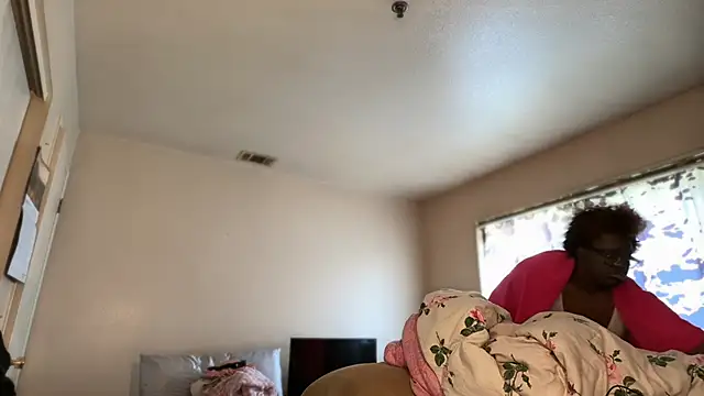 -Yagurlwest's Live XXX Chat