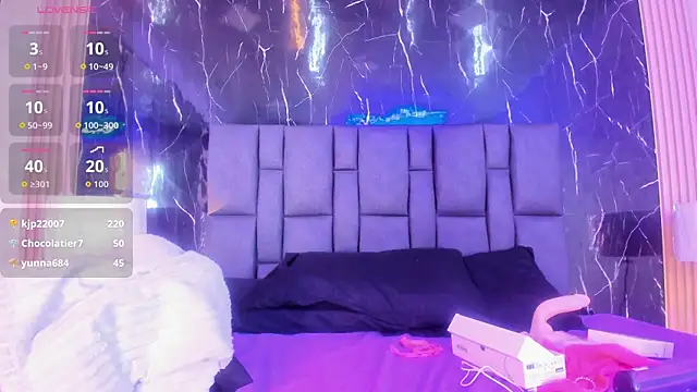 BustyGlow's Live XXX Chat