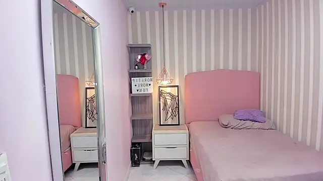 LORELAIGIVEN Live XXX-chat