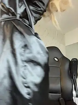 miss_tatiana_ Adlı Modelin Canlı XXX Sohbeti