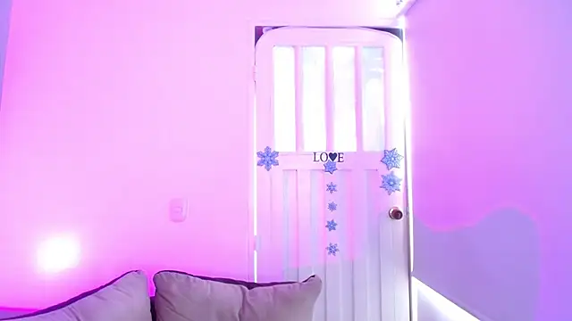 milfrousse Chat XXX live