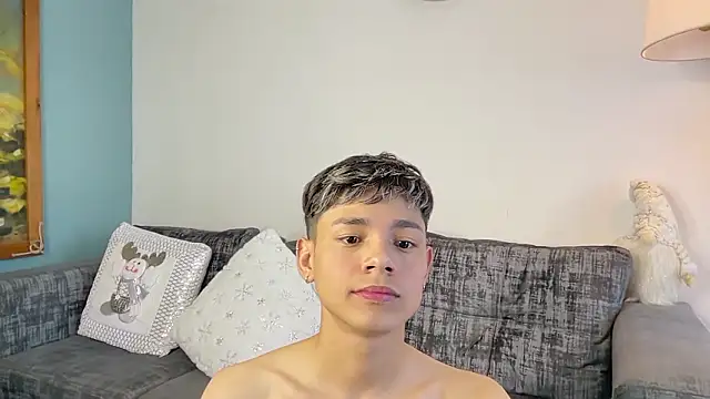 Chat +18 de Andy_Belier23 ao vivo