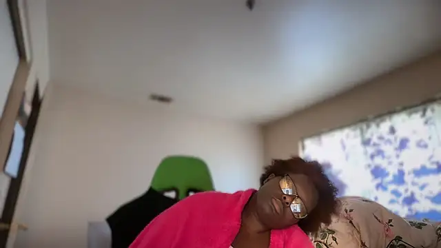 -Yagurlwest's Live XXX Chat