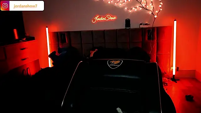 JordanShow's Live XXX Chat