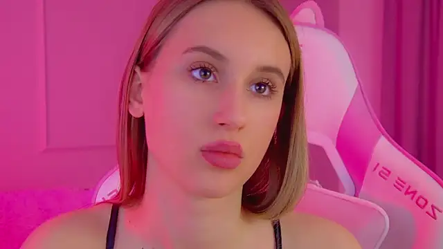 VictoriaHopsons' Live XXX Chat