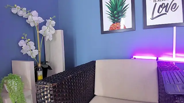 Liaevans__'s Live XXX Chat