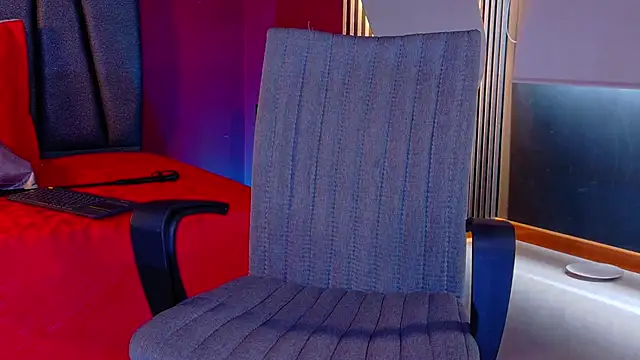 XXX chat uživo modela Mia_Cullen