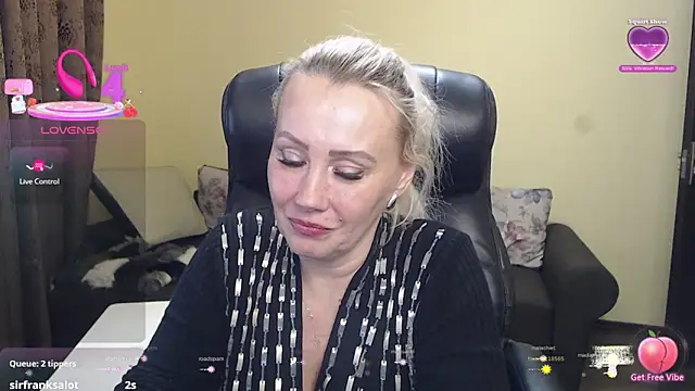 KandyHellenx's Live XXX Chat