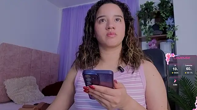 emilyrouxe's Live XXX Chat