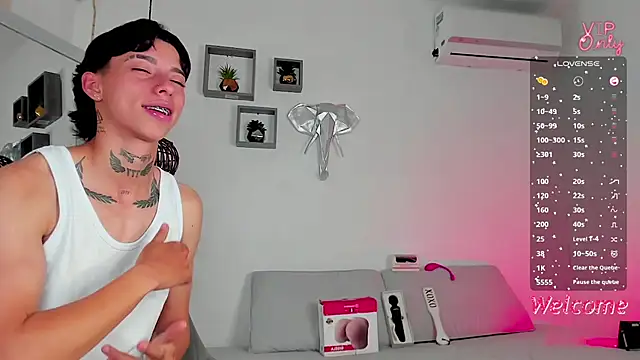 XXX chat uživo modela AmberAdams_