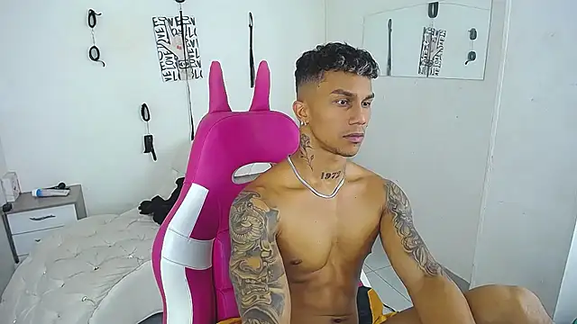 Leonard_Price Adlı Modelin Canlı XXX Sohbeti