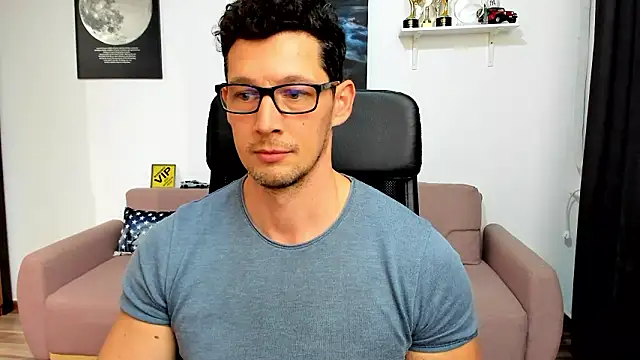 BrutusK08's Live XXX Chat