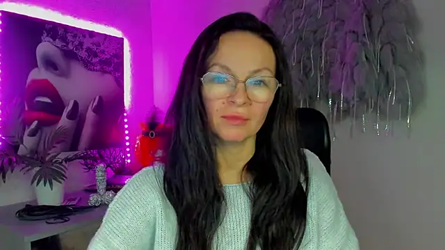 Chatroom XXX en direct de HelenLuxx