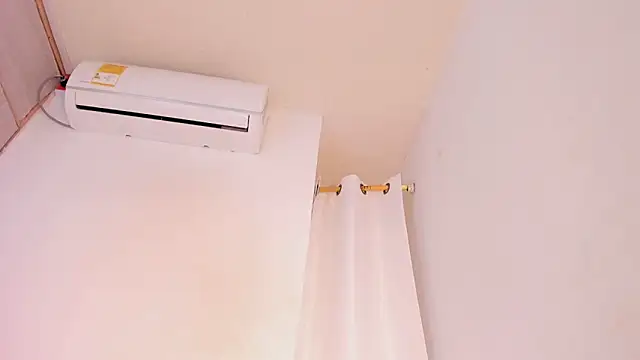 Chatroom XXX en direct de MiaKirshner