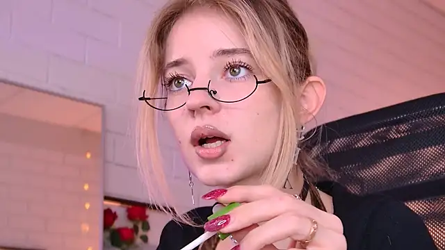 Chatroom XXX en direct de TinaDavil