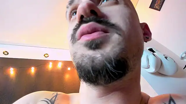 AssHunter4k's Live XXX Chat