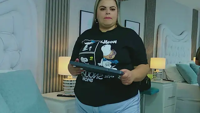 Chatroom XXX en direct de KiimBrooks