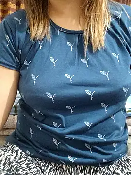 Tanha18 লাইভ XXX চ্যাট