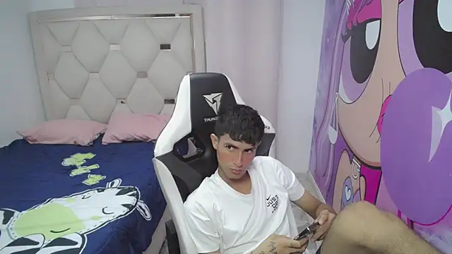 Akyra_latinn's Live XXX Chat