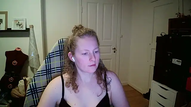 Chatroom XXX en direct de Girlnina-1995