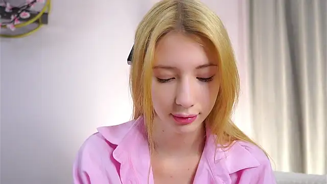 SunnivaCovil's Live XXX Chat