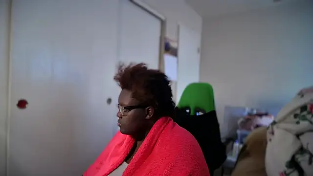 -Yagurlwest's Webcam Show