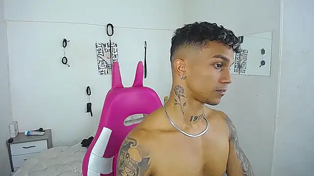 Leonard_Price – Live XXX-chat