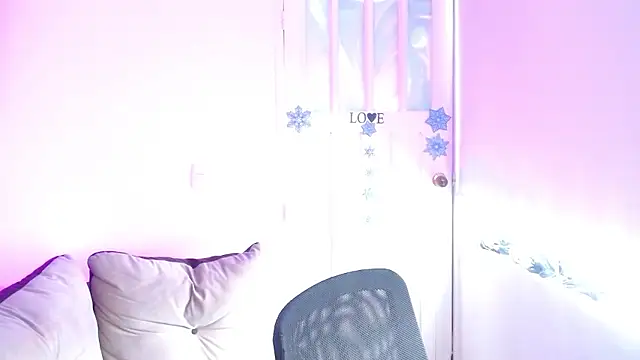 milfrousse's Live XXX Chat