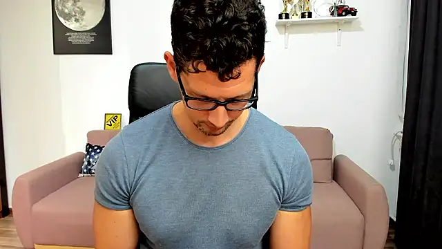 BrutusK08 Adlı Modelin Canlı XXX Sohbeti