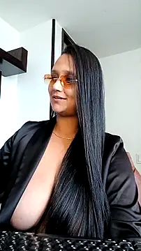 Chat XXX en directo de Esmeralda333