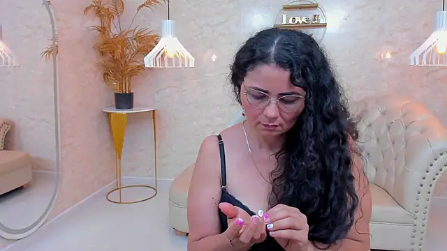 Chat XXX en directo de MiaMaturee