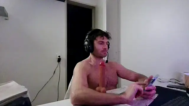 alpha-hunk's Live XXX Chat