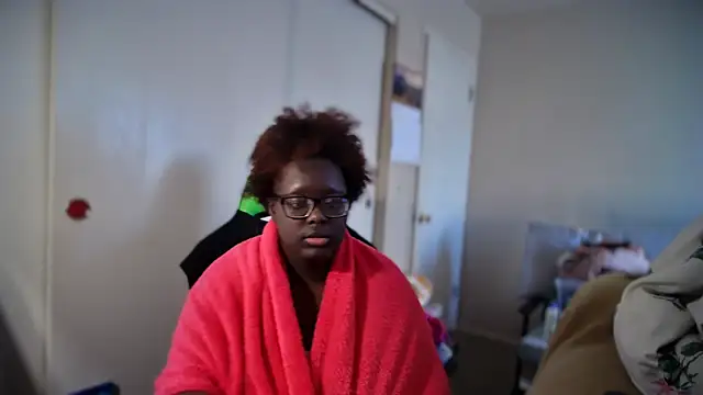 -Yagurlwest Chat XXX live