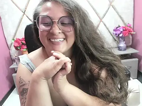 Sarah_Boobs_ Adlı Modelin Canlı XXX Sohbeti