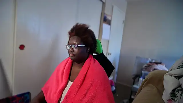 -Yagurlwest's Live XXX Chat