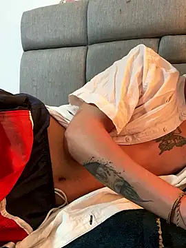 XXX chat uživo modela NaytonFreeman