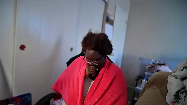 -Yagurlwest Chat XXX live