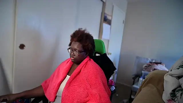 -Yagurlwest's Live XXX Chat