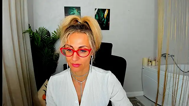 MuseOfStage's Live XXX Chat