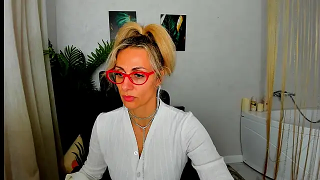 MuseOfStage's Live XXX Chat