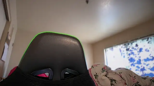 -Yagurlwest: онлайн-секс-чат