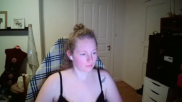 Girlnina-1995: онлайн-секс-чат