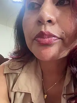 Pokazy przed kamerką – MonicaMoret